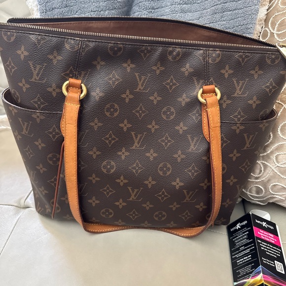 Louis Vuitton Handbags - Louis Vuitton Dark Brown Monogram Tote